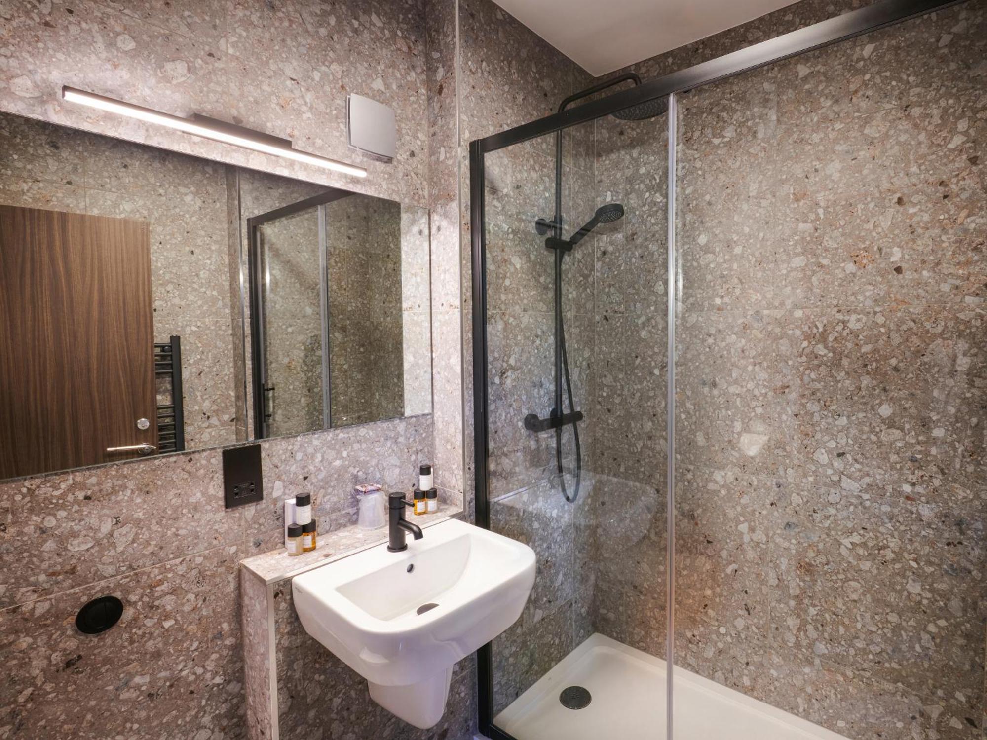 The Royal Toby Hotel Рочдейл Экстерьер фото