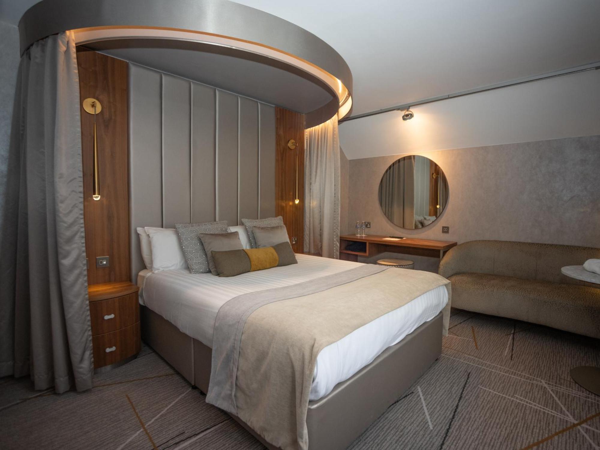 The Royal Toby Hotel Рочдейл Экстерьер фото