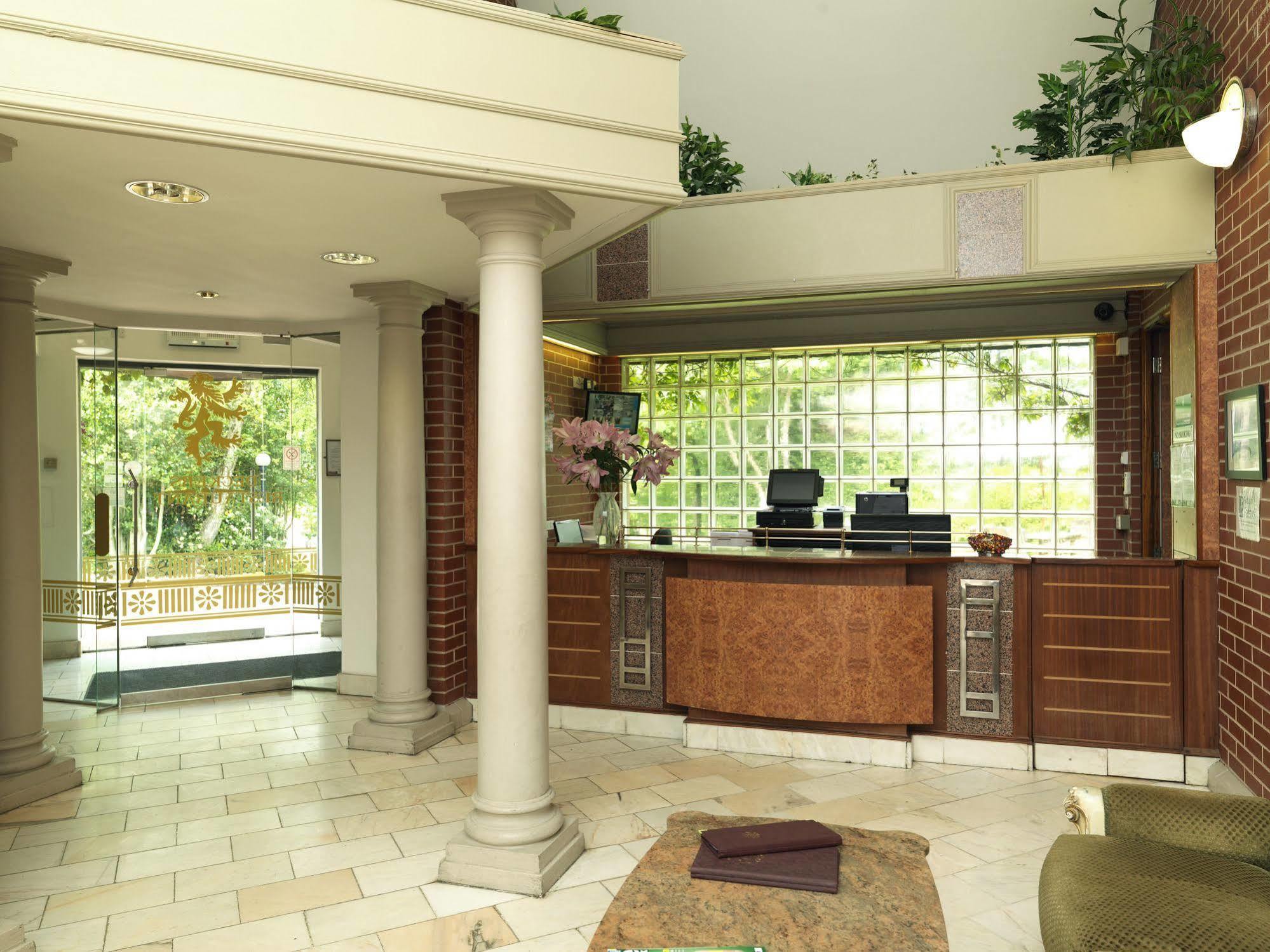 The Royal Toby Hotel Рочдейл Экстерьер фото